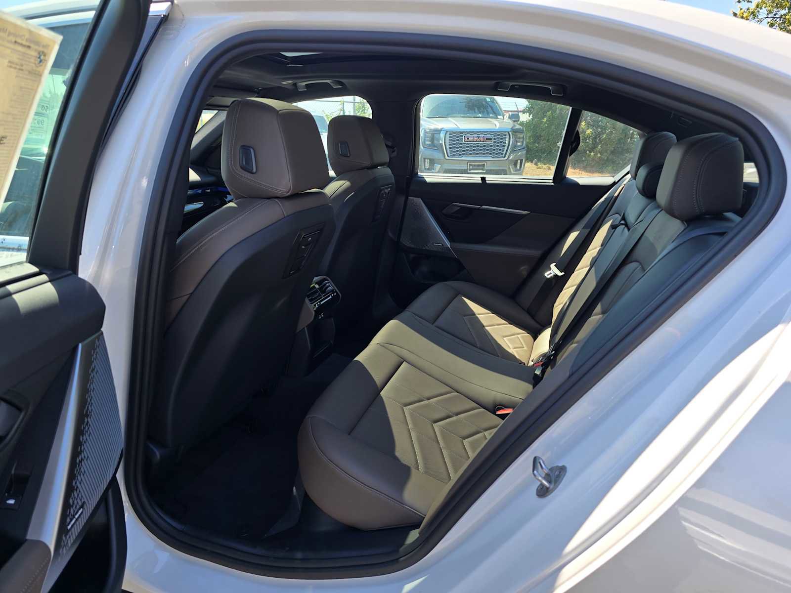 Used 2024 BMW i5 eDrive40i w/ M Sport Package image 19