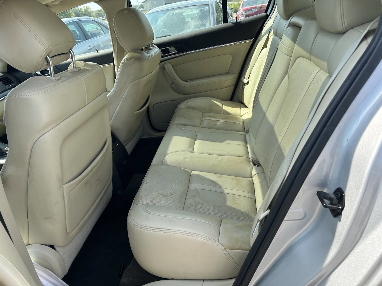 Used 2014 Lincoln MKS FWD image 9