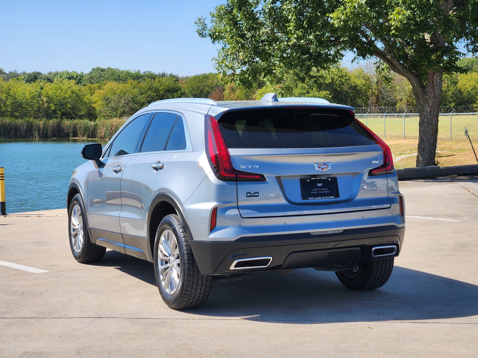 Certified 2024 Cadillac XT4 Premium Luxury w/ Cold Weather Package FWD image 4