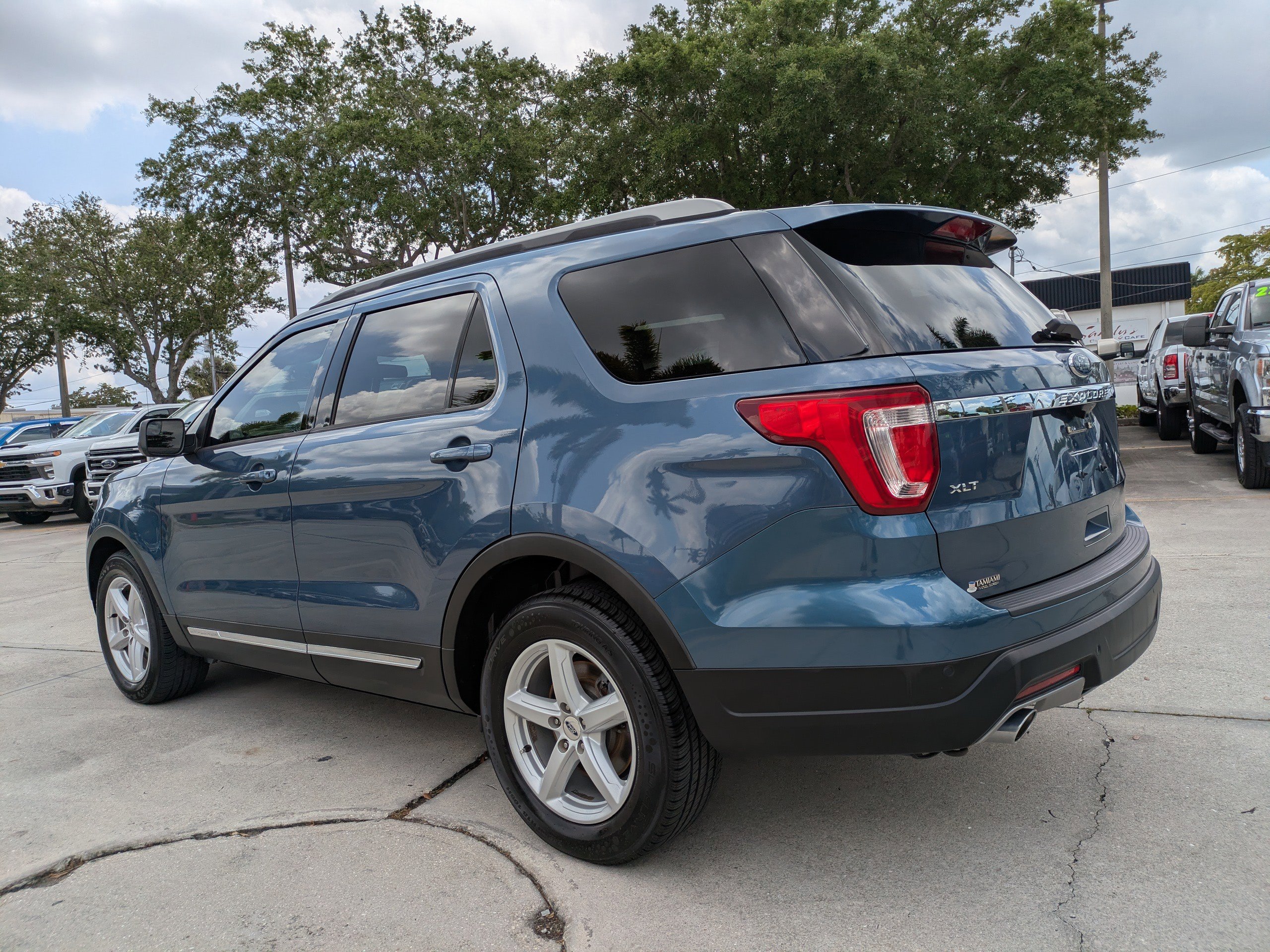 Certified 2018 Ford Explorer XLT FWD image 6