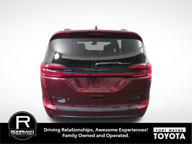 Used 2021 Chrysler Pacifica Limited w/ Uconnect Theater Family Group AWD/4WD image 5