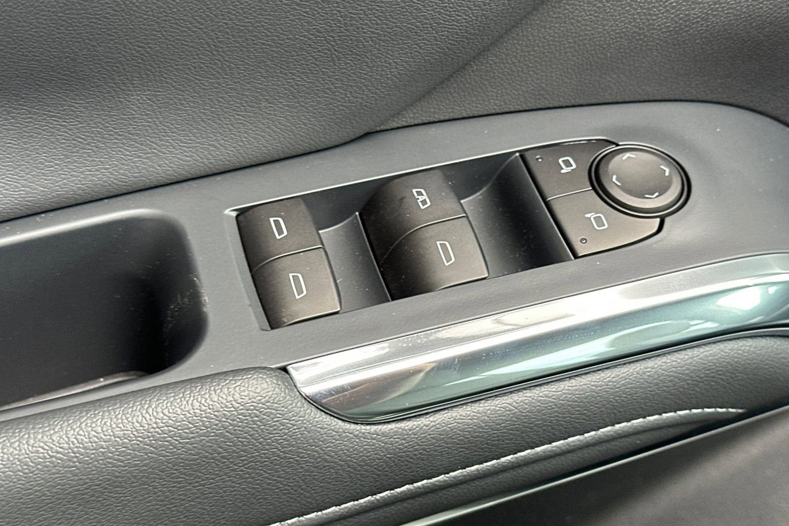 New 2025 Chevrolet Traverse LT w/ Enhanced Driving Package FWD image 12