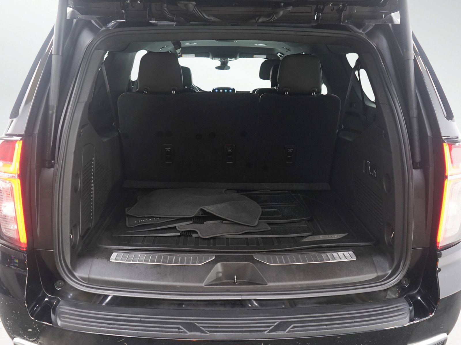 Used 2021 Chevrolet Suburban High Country AWD/4WD image 15