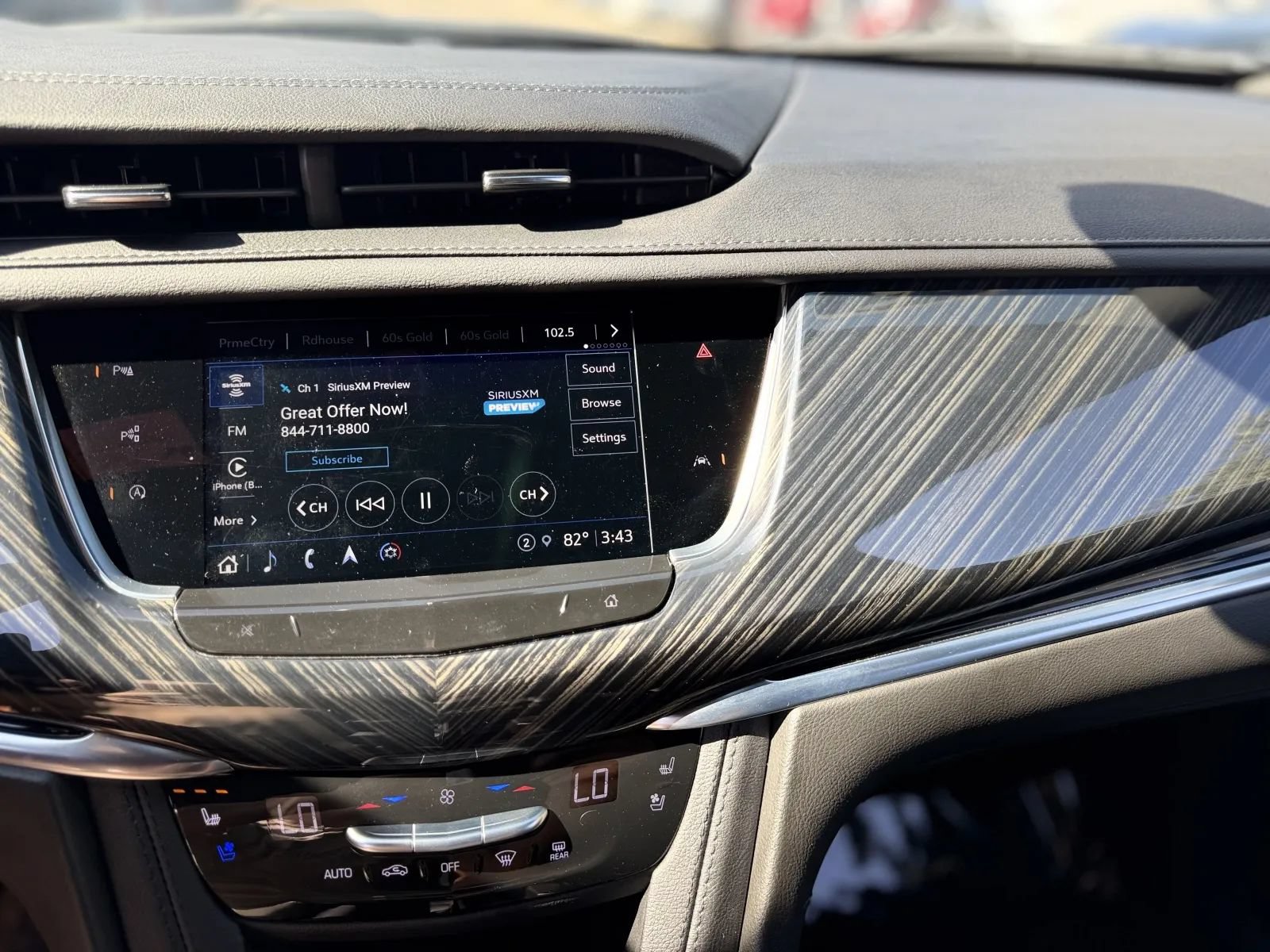 Used 2025 Cadillac XT6 Premium Luxury w/ Technology Package AWD/4WD image 34