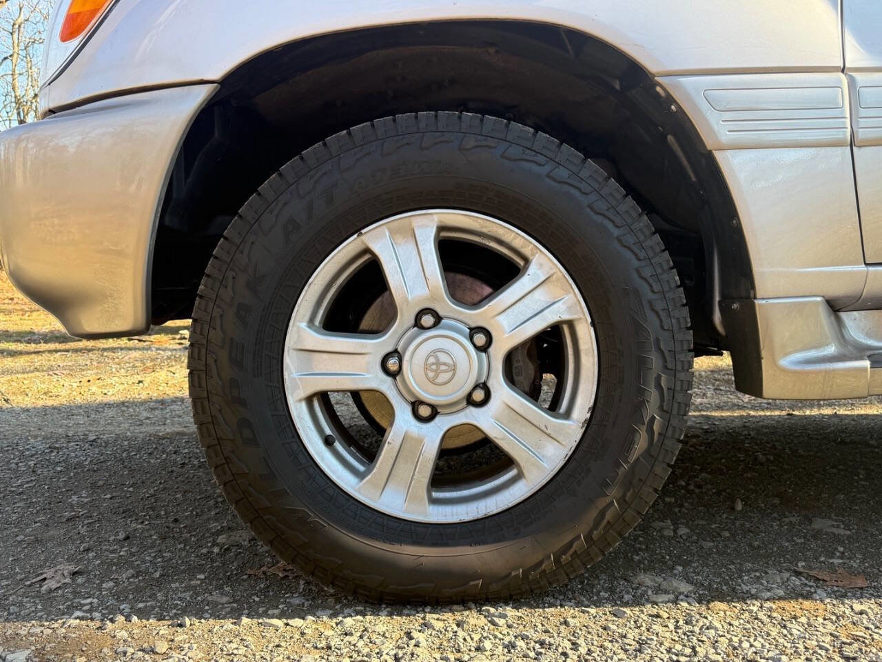 Used 2000 Toyota Land Cruiser Base AWD 4dr SUV image 41