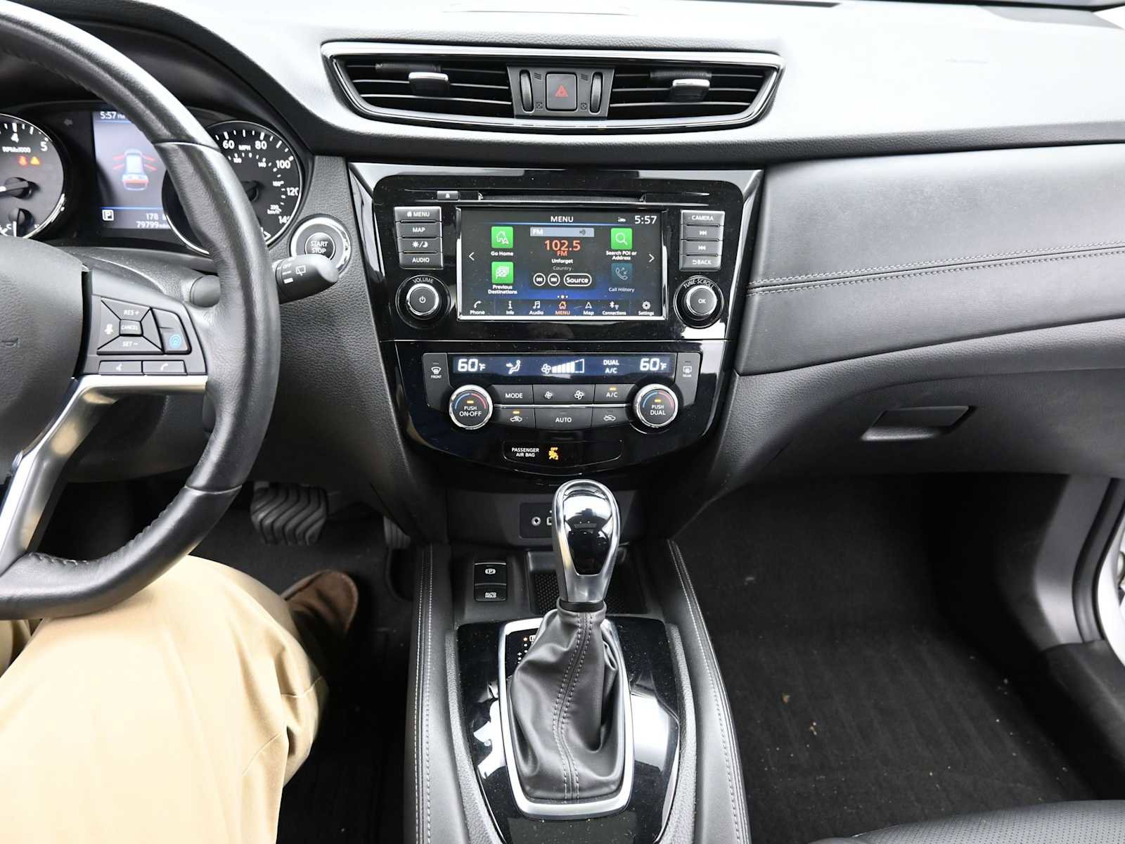 Used 2018 Nissan Rogue SL w/ Premium Package image 12