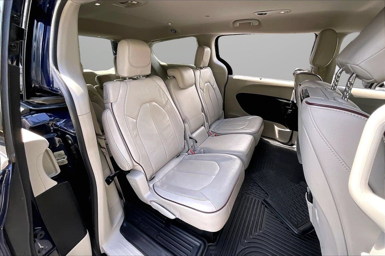 Certified 2018 Chrysler Pacifica Limited w/ Advanced Safetytec Group FWD image 25
