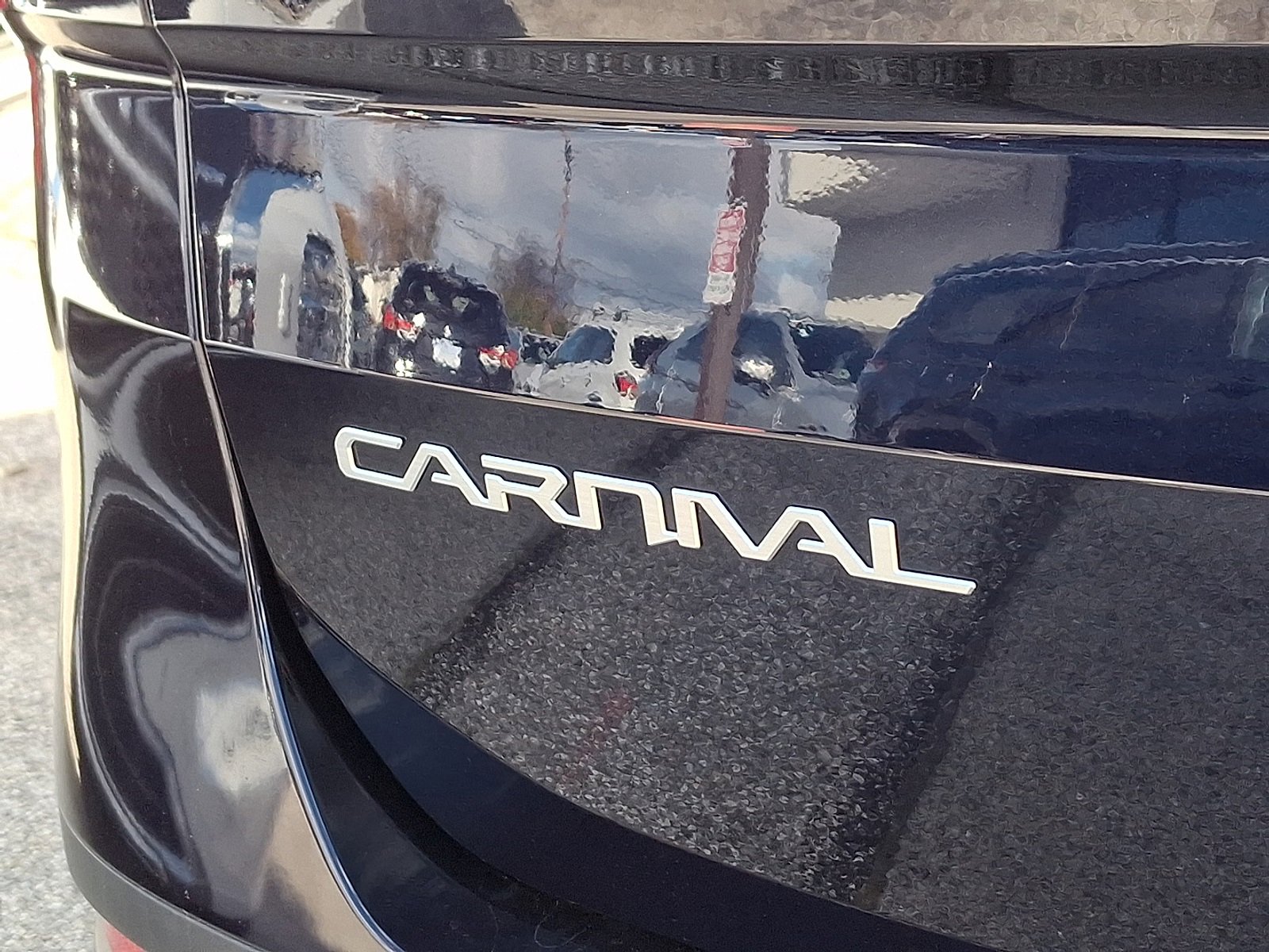 Used 2023 Kia Carnival LX image 31