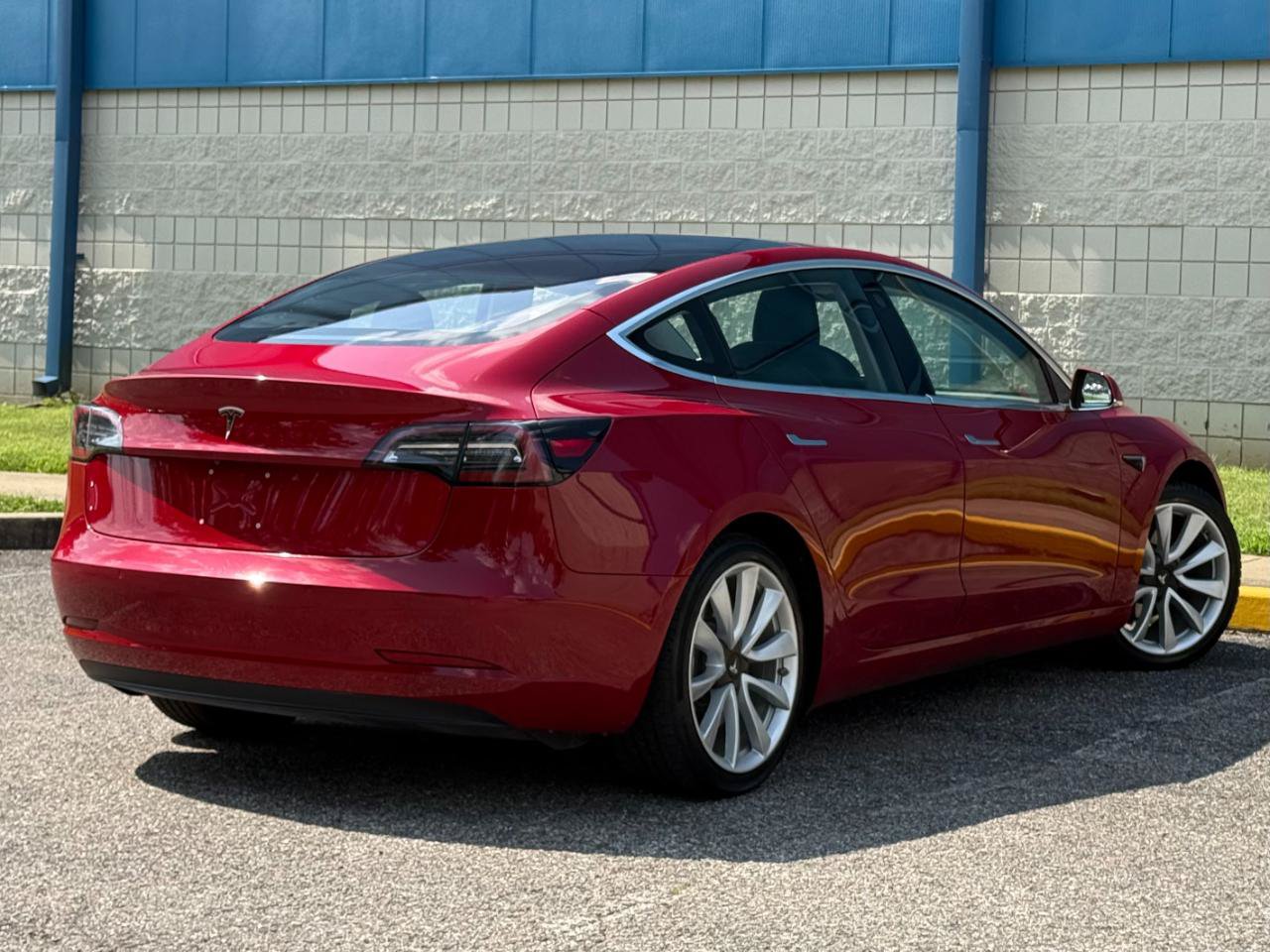 Used 2017 Tesla Model 3 Long Range RWD image 5