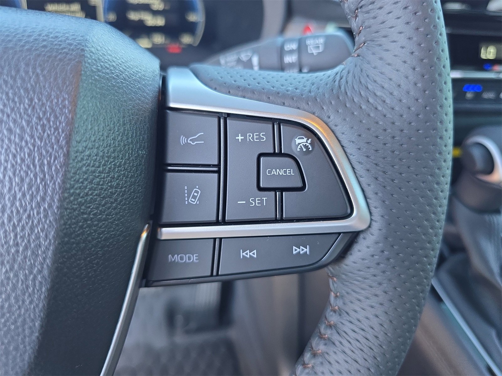 Used 2025 Toyota Sienna Platinum image 25