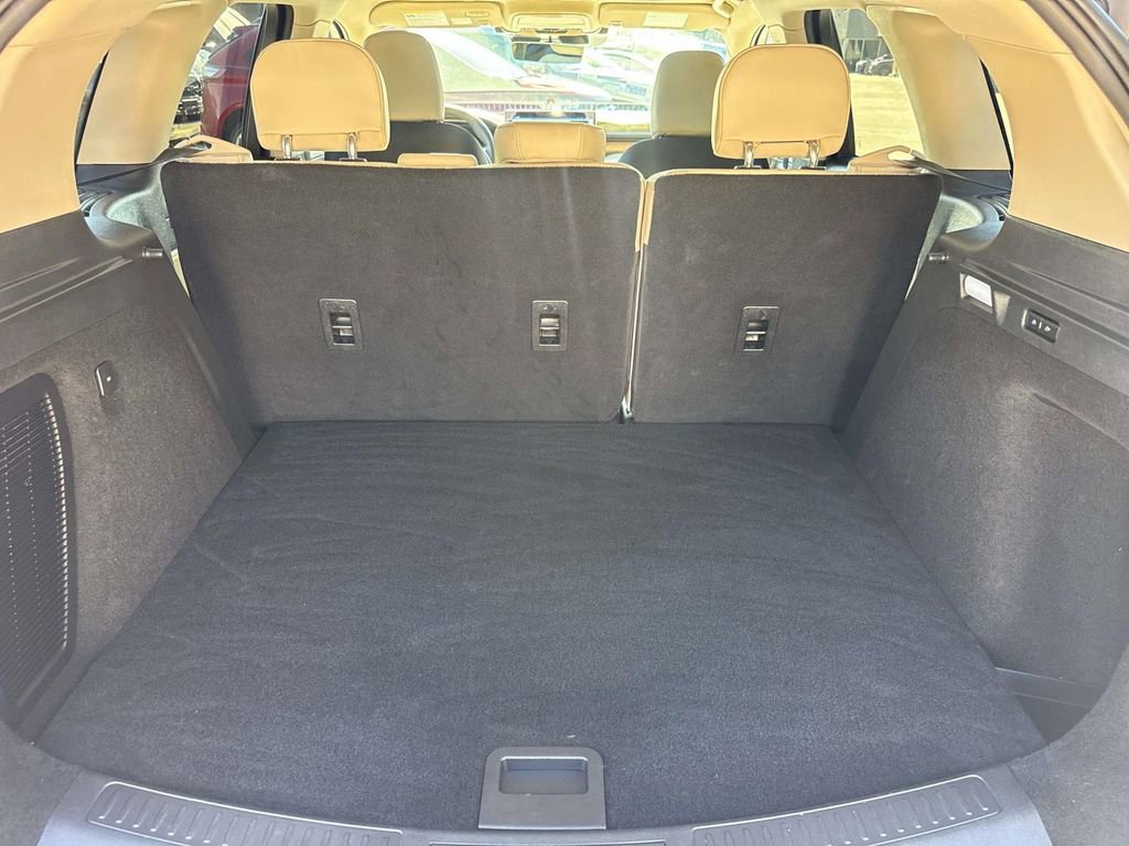 Used 2025 Lincoln Corsair Reserve image 6