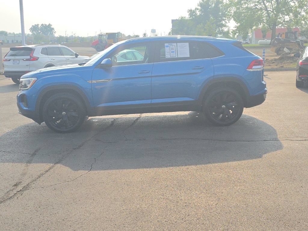 Used 2024 Volkswagen Atlas Cross Sport SE w/ Panoramic Sunroof Package AWD/4WD image 4