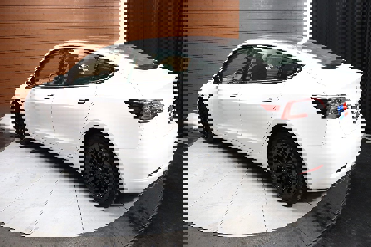 Used 2023 Tesla Model 3 Standard Range image 11