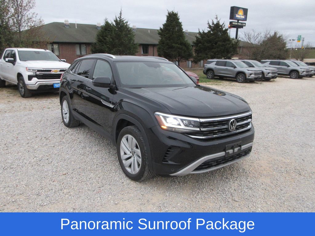 Used 2023 Volkswagen Atlas Cross Sport SE w/ Panoramic Sunroof Package image 2