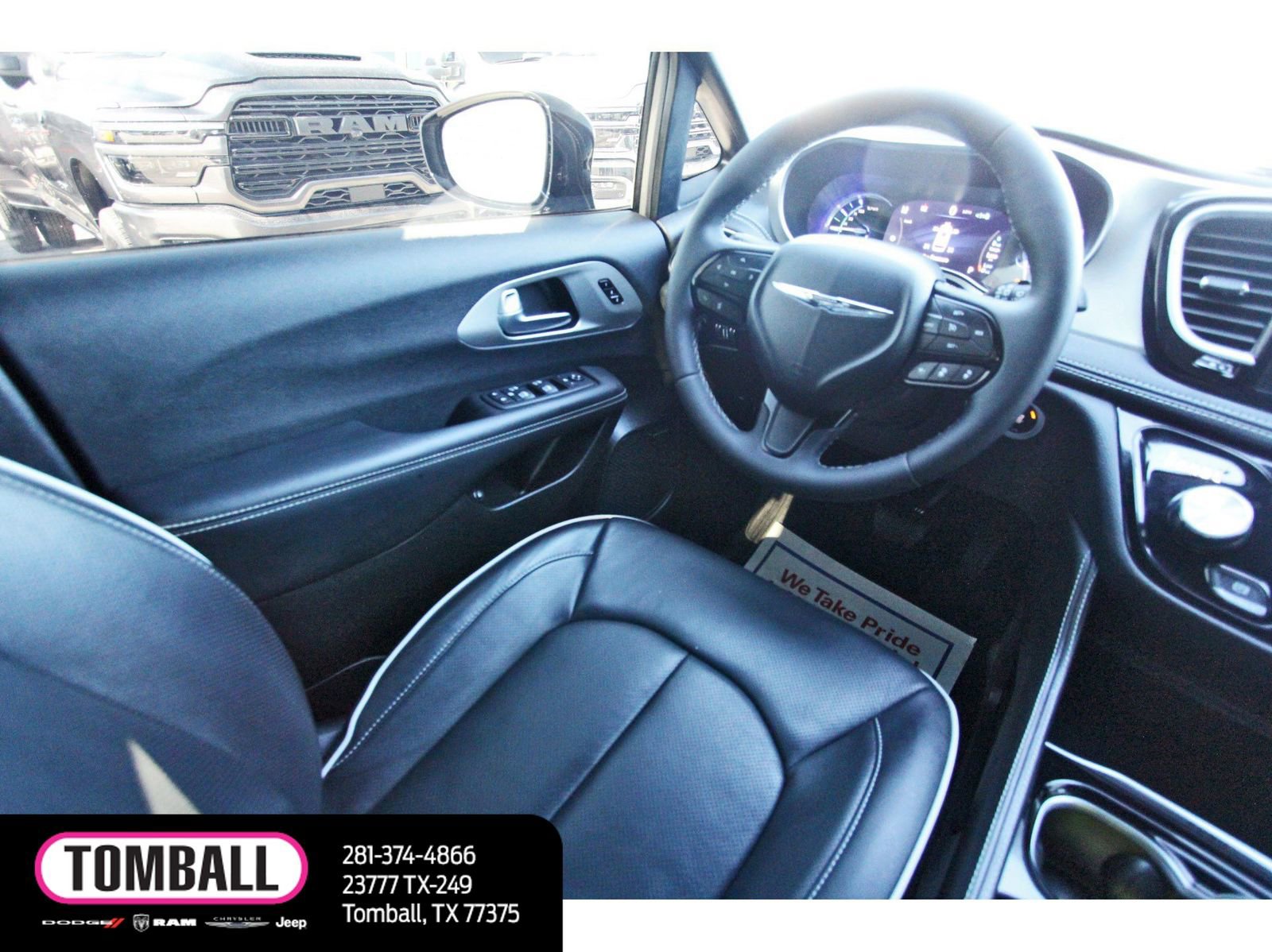 Used 2024 Chrysler Pacifica Premium image 9