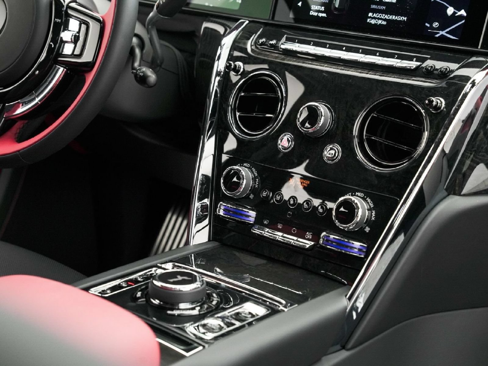 Certified 2025 Rolls-Royce Cullinan AWD/4WD image 41
