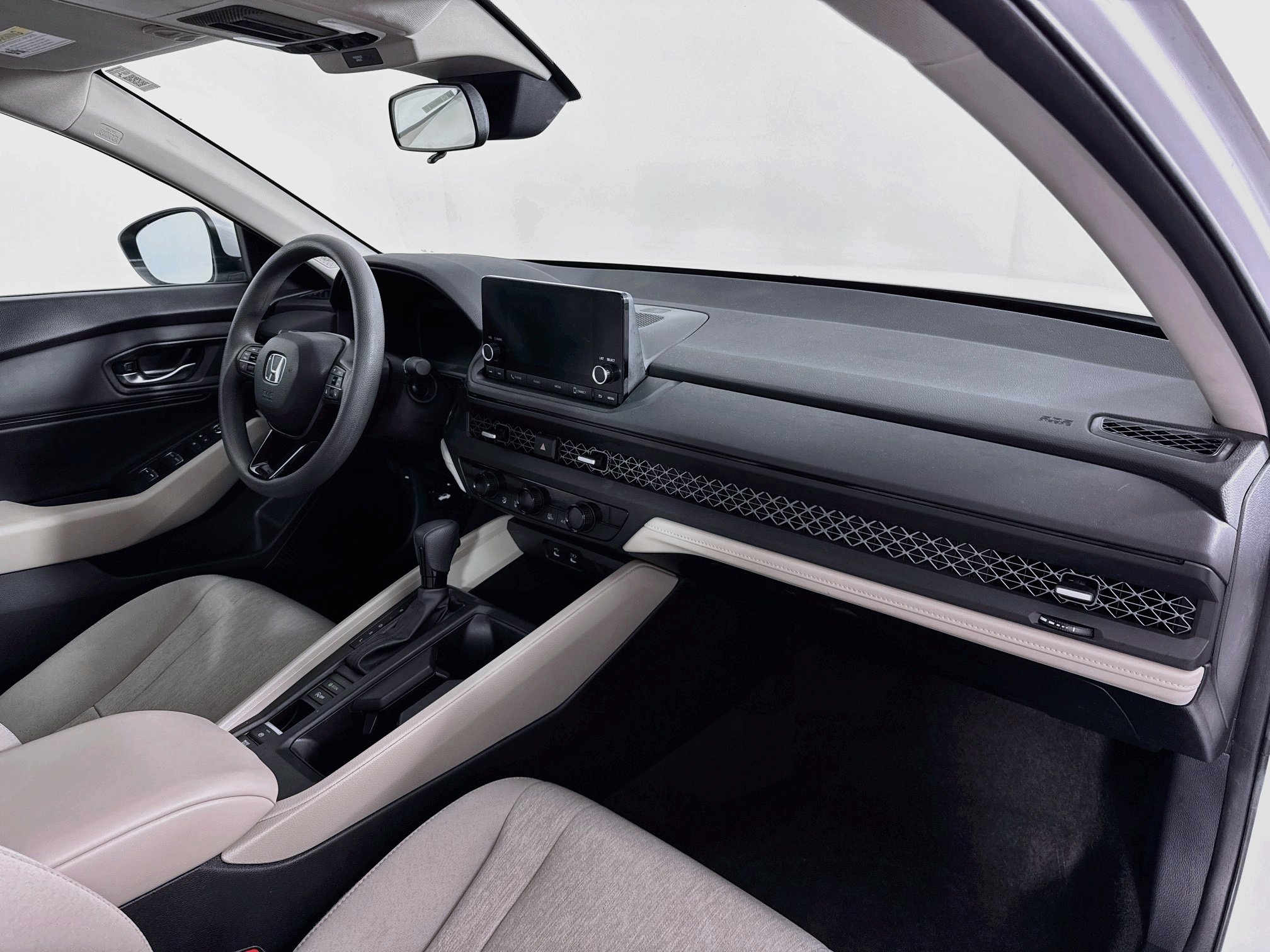 Certified 2023 Honda Accord EX image 28