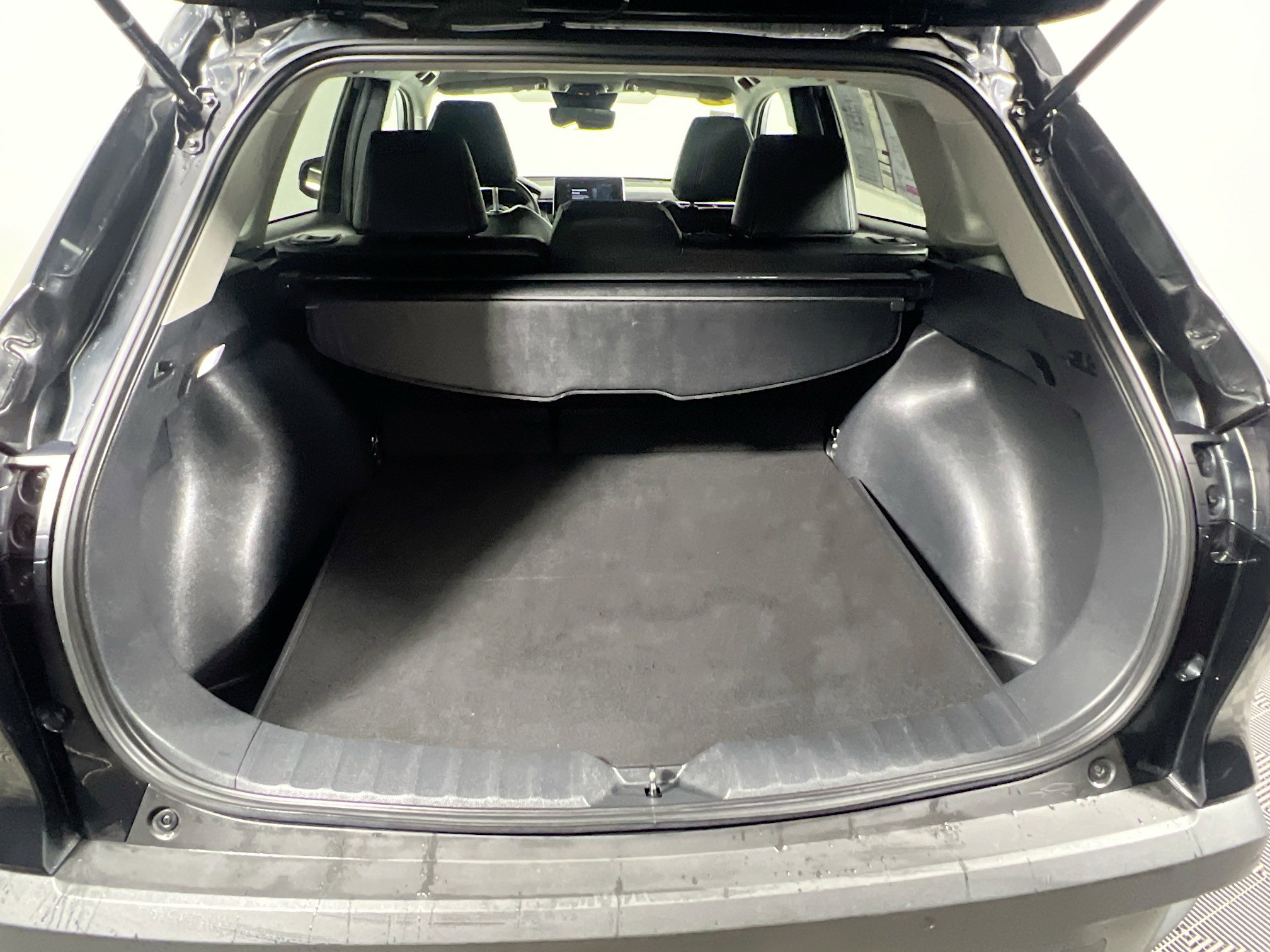 Used 2024 Toyota Corolla Cross XLE image 33