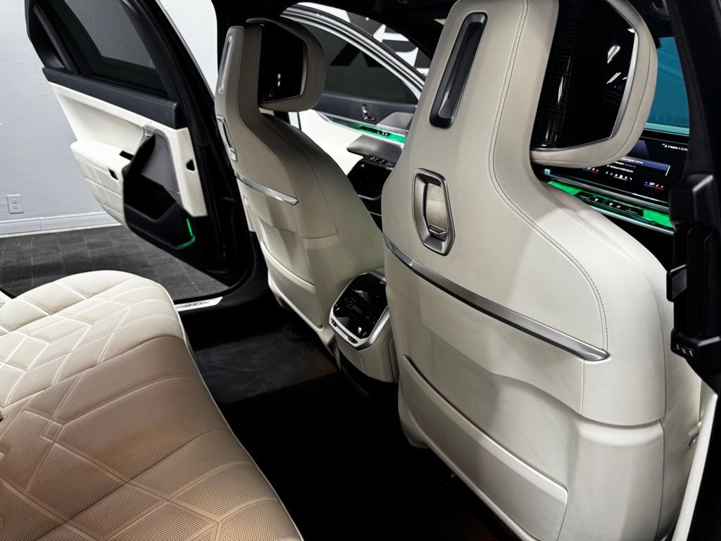 Used 2025 BMW 740i w/ Premium Package image 48