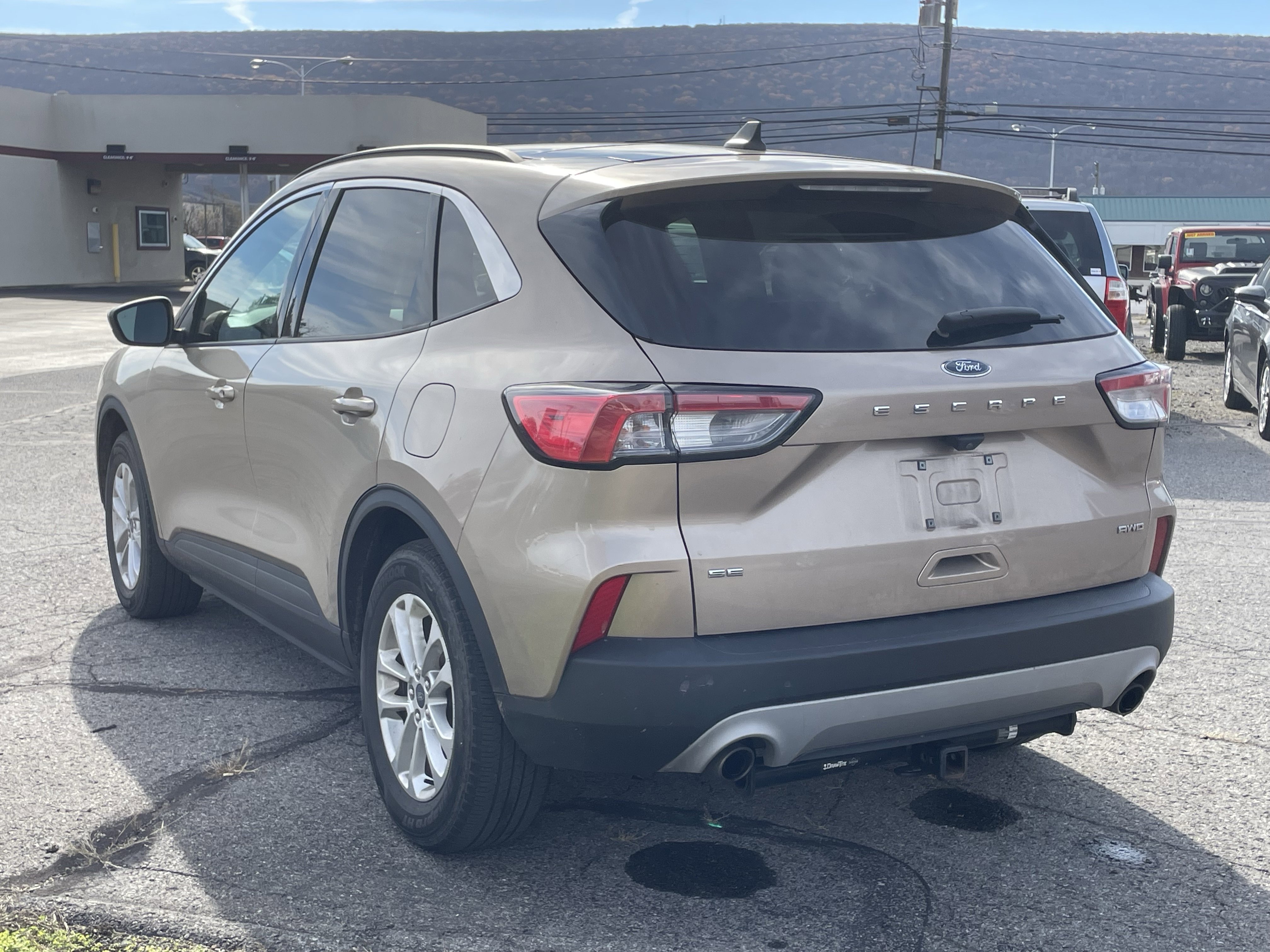 Used 2020 Ford Escape SE image 6