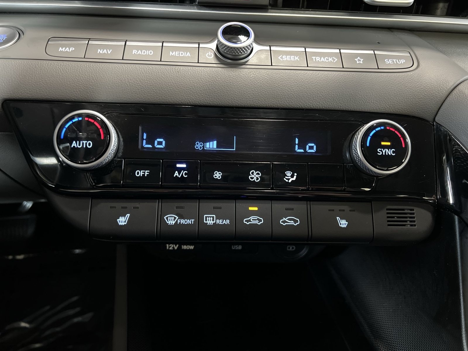 Used 2023 Hyundai Elantra SEL w/ Convenience Package FWD image 21