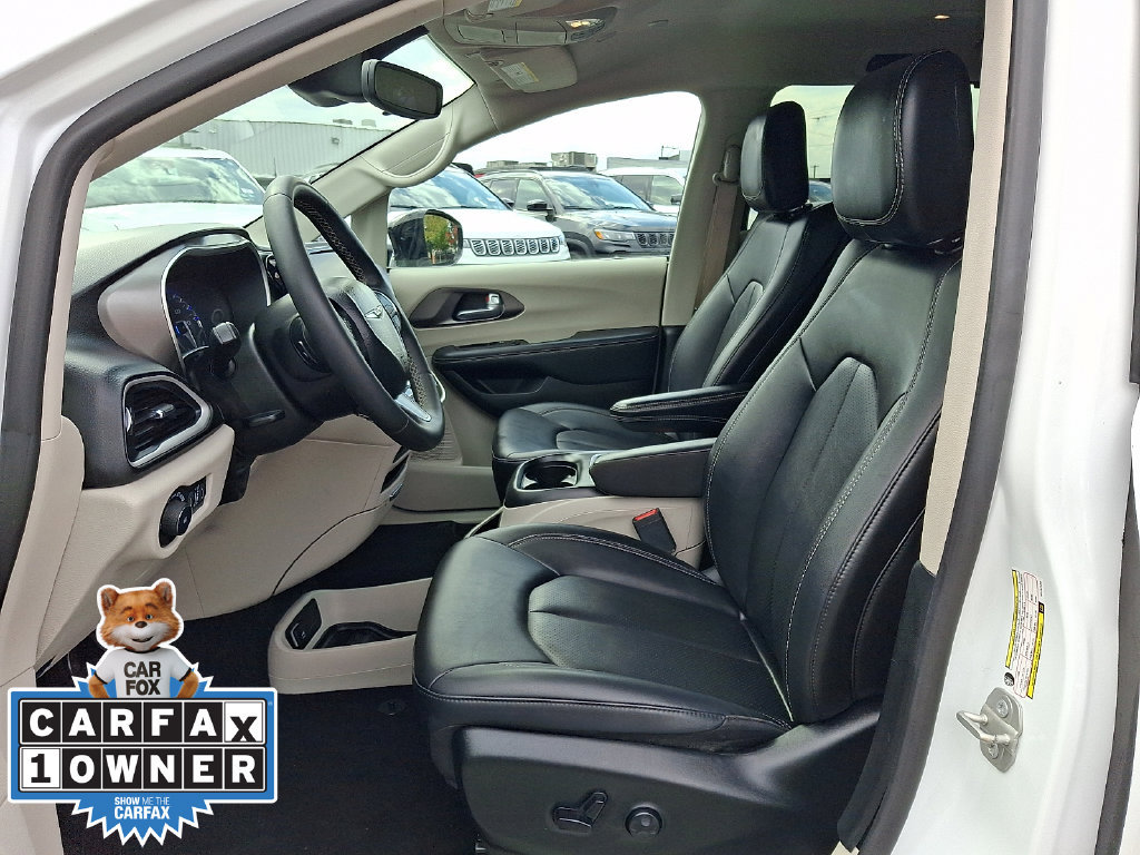 Used 2024 Chrysler Pacifica Touring-L FWD image 14