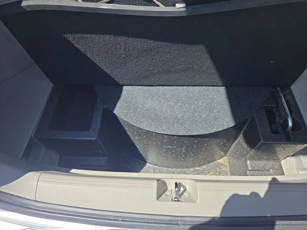 Used 2011 Honda Insight EX image 29