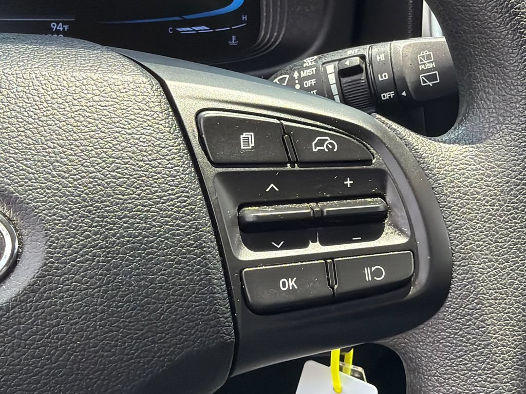 Used 2025 Hyundai Venue SE FWD image 25
