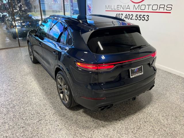 Used 2023 Porsche Cayenne Platinum Edition image 6