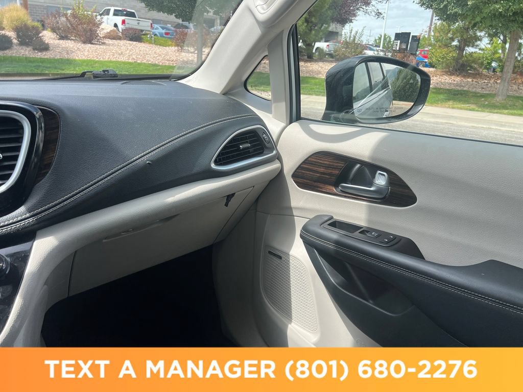 Used 2023 Chrysler Pacifica Limited w/ Uconnect Theater Family Group AWD/4WD image 24