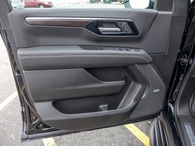 New 2026 Chevrolet Suburban Premier image 5