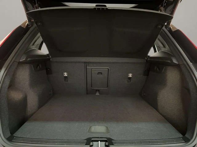 Used 2025 Volvo XC40 B5 Core image 94