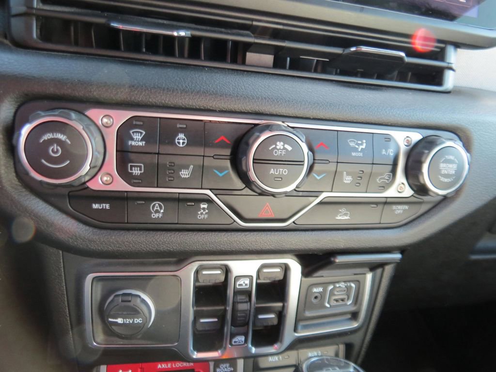 Used 2024 Jeep Gladiator Willys image 24