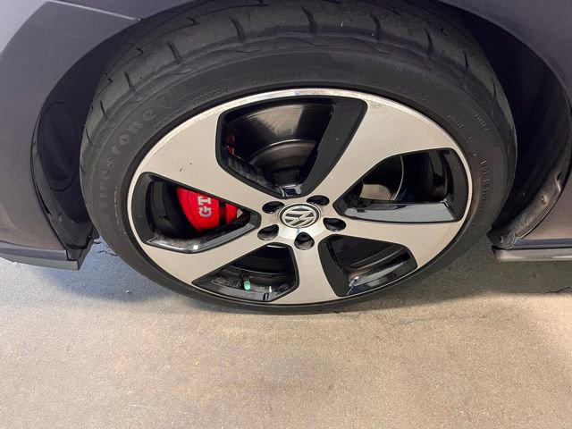 Used 2019 Volkswagen GTI SE image 29