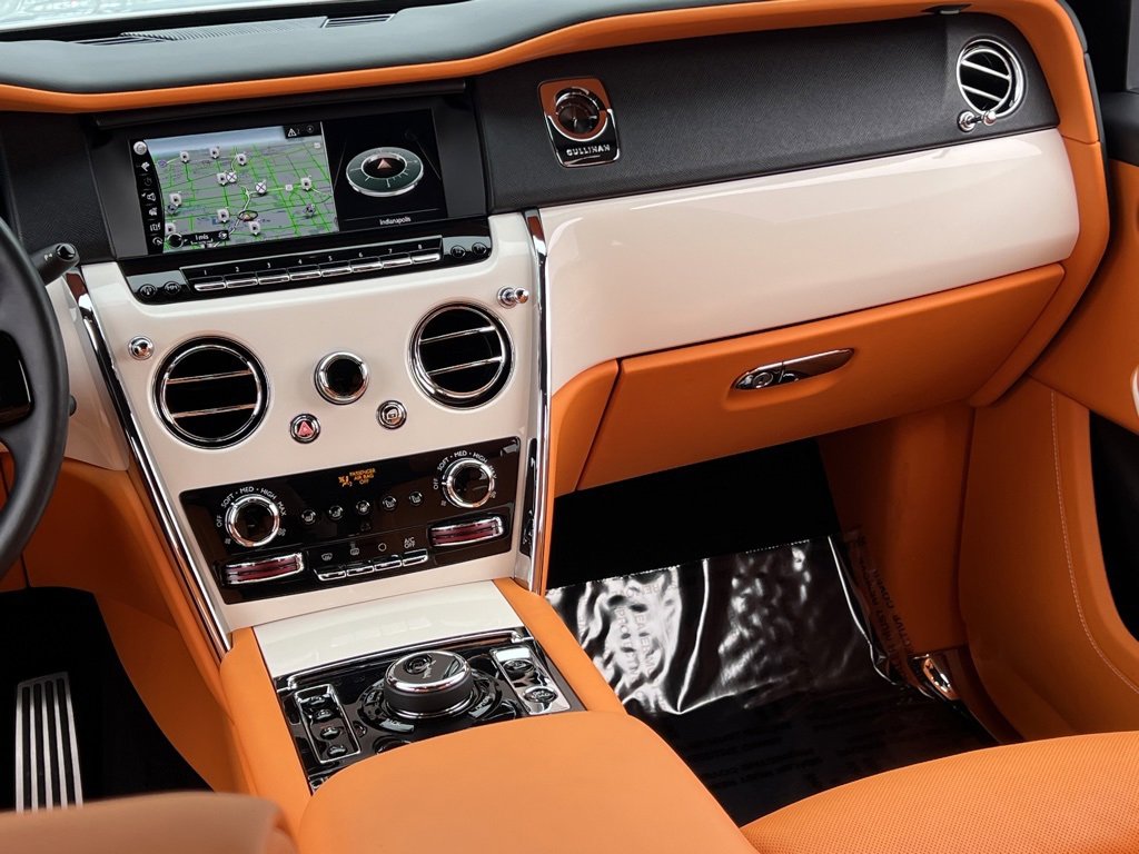 Used 2022 Rolls-Royce Cullinan image 45