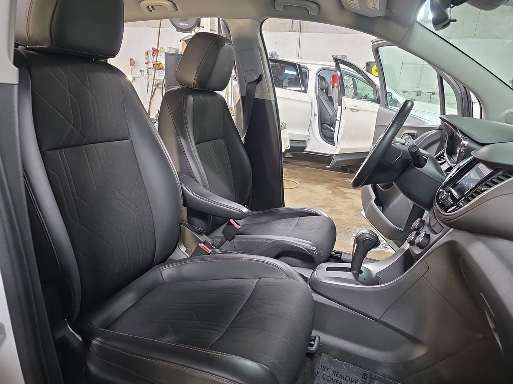 Used 2020 Chevrolet Trax LT w/ LT Convenience Package FWD image 10