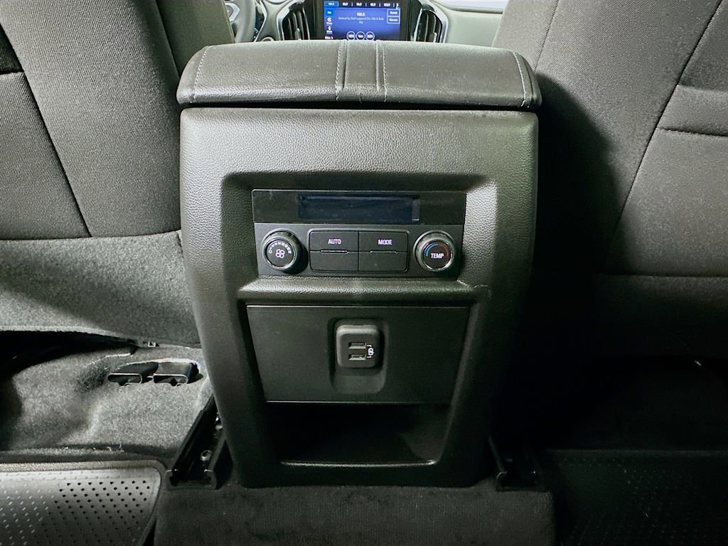 Used 2023 Chevrolet Traverse LT image 25