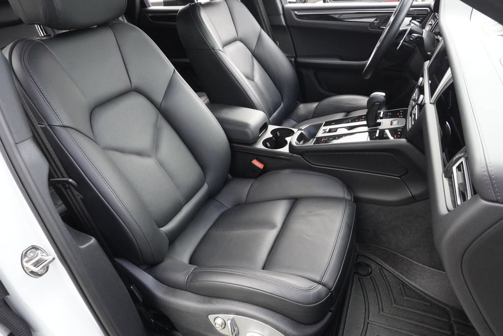 Used 2022 Porsche Macan AWD/4WD image 24