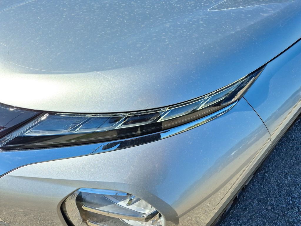 New 2026 Mitsubishi Outlander SE image 10