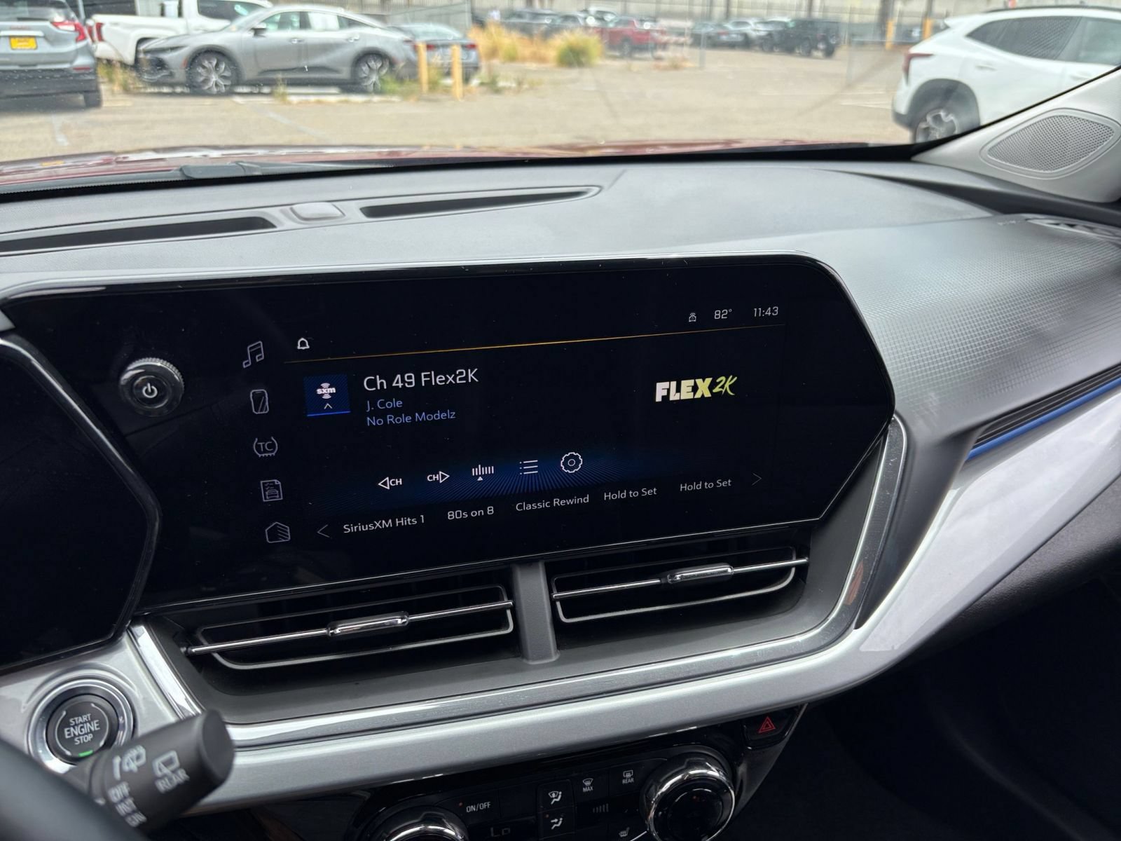 Used 2025 Chevrolet Trax LT w/ LT Convenience Package FWD image 19
