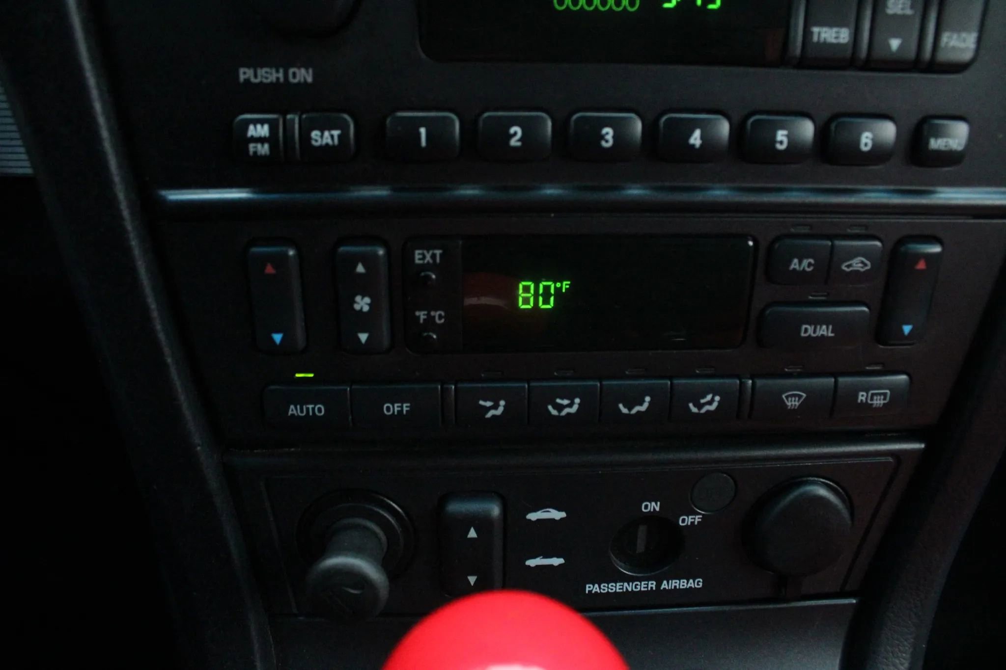 Used 2004 Ford Thunderbird image 26