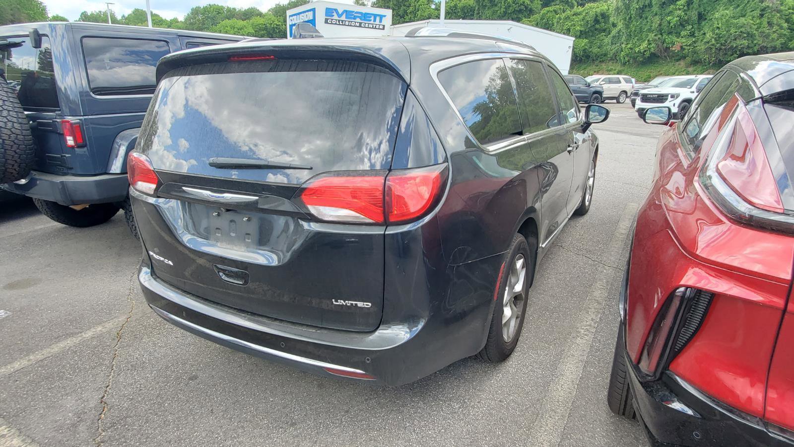 Used 2020 Chrysler Pacifica Limited FWD image 9