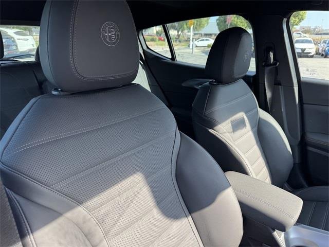 New 2025 Alfa Romeo Tonale w/ Premium Package image 9