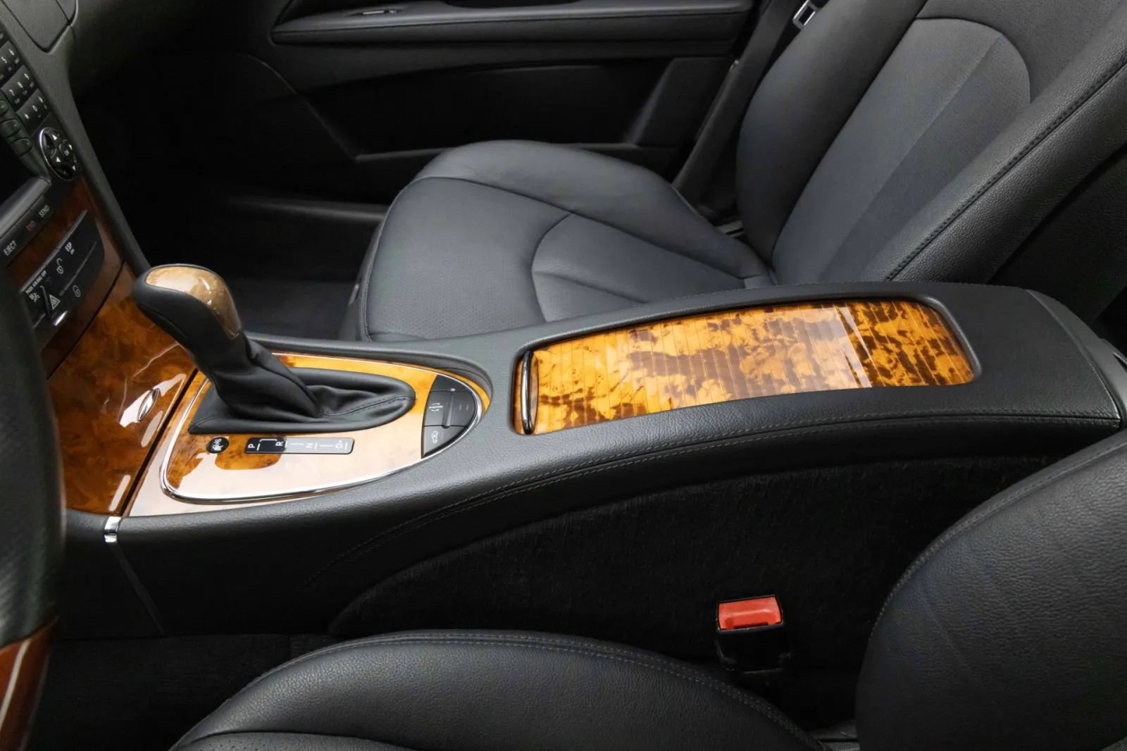 Used 2005 Mercedes-Benz E 500 Sedan image 32