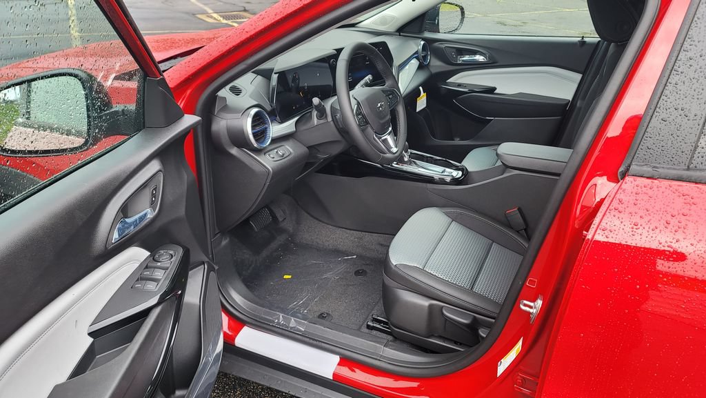 New 2026 Chevrolet Trax LT w/ Driver Confidence Package FWD image 18