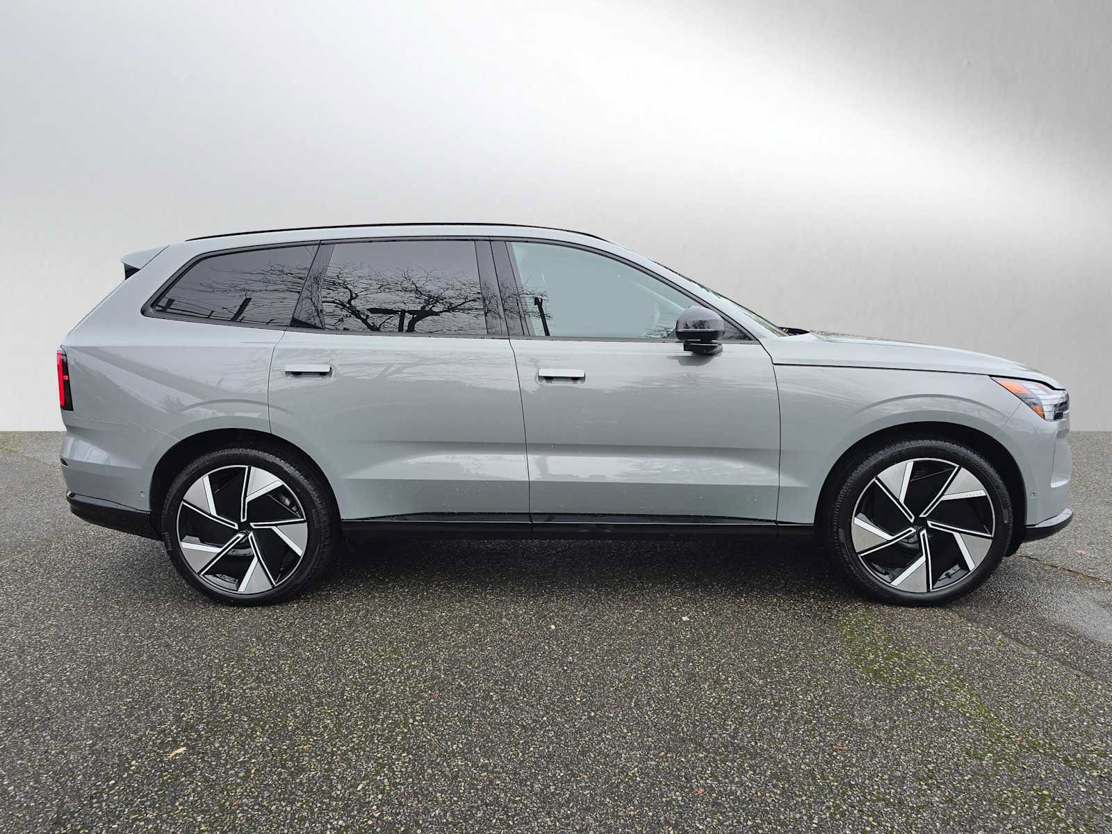 New 2025 Volvo EX90 Ultra w/ Protection Package Premier AWD/4WD image 2