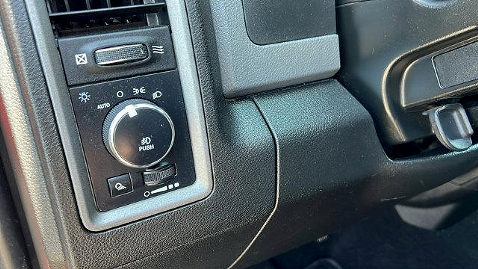 Used 2019 RAM 1500 Express image 23