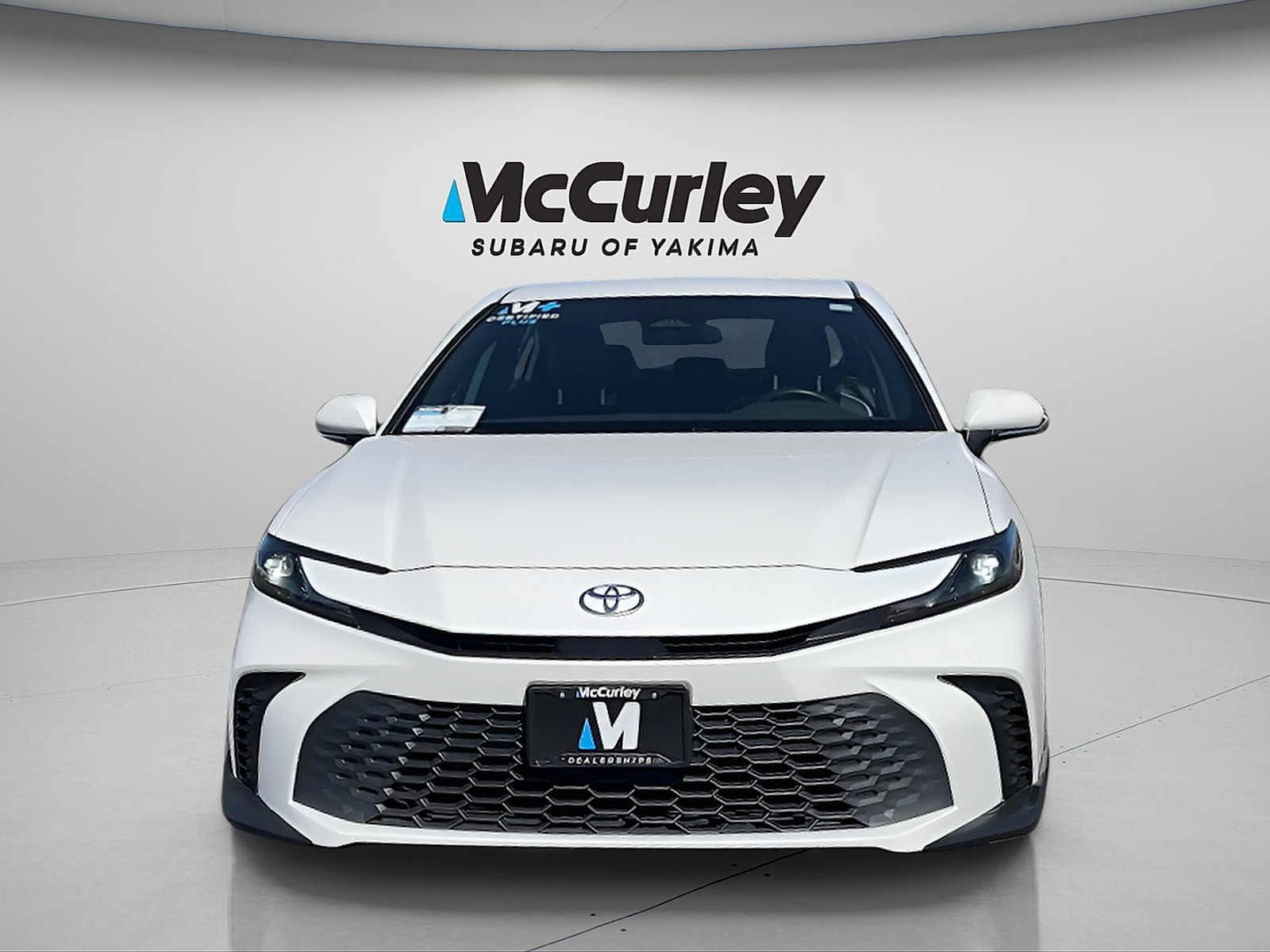 Used 2025 Toyota Camry SE FWD image 2