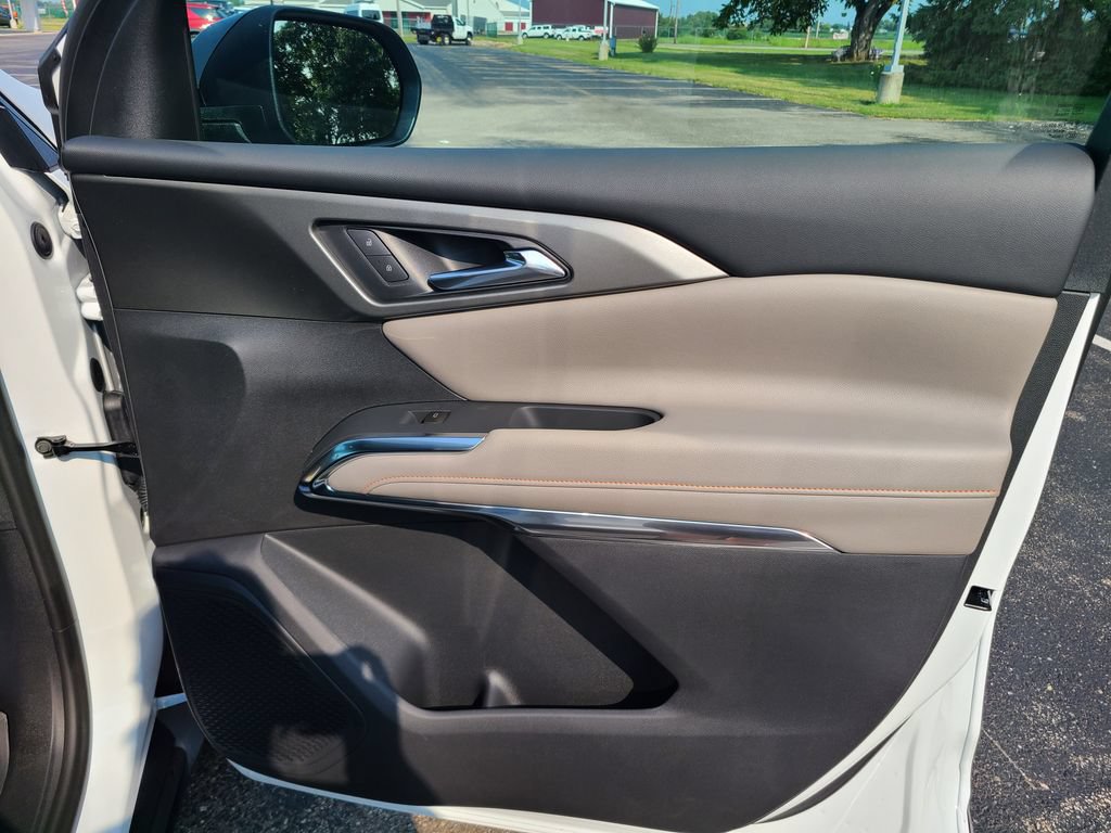 New 2026 Chevrolet Traverse LT w/ Midnight/Sport Edition AWD/4WD image 9