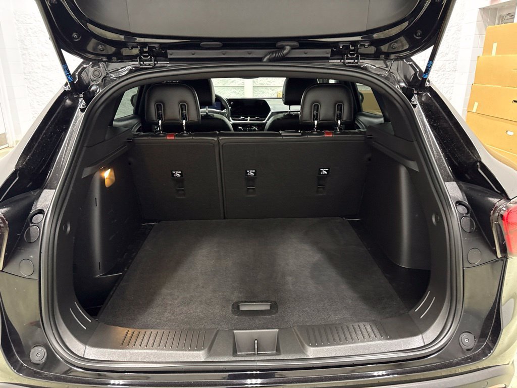 Used 2025 Chevrolet Trax RS w/ Sunroof Package FWD image 35
